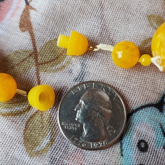 Vintage Lucite Swirled Huge Oval Beads Hidden Screw Clasp Chunky Necklace EUC - Picture 9 of 9